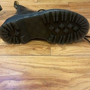 Dr. Martens 1 1/2 inch platform